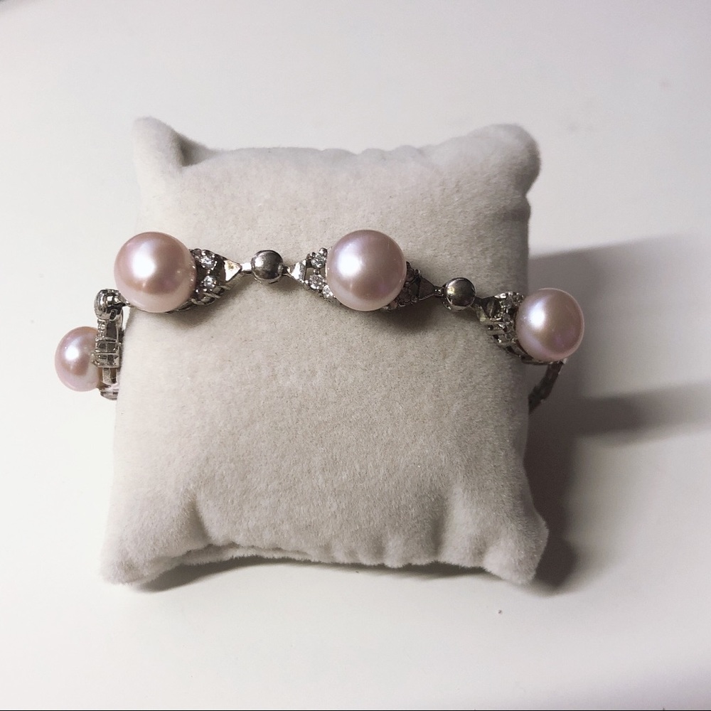 Pearl bracelet